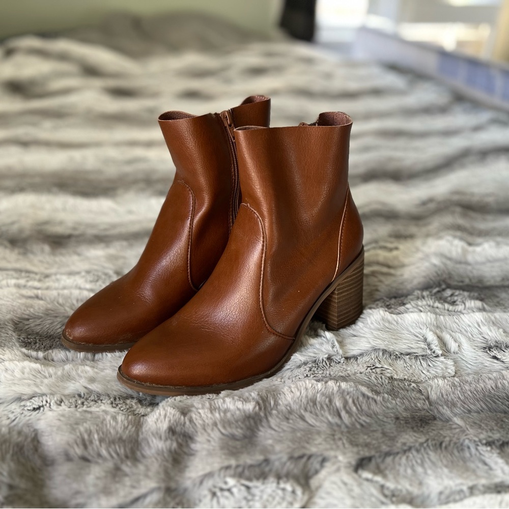 Ankle Brown heeled boots. Size 8.5.